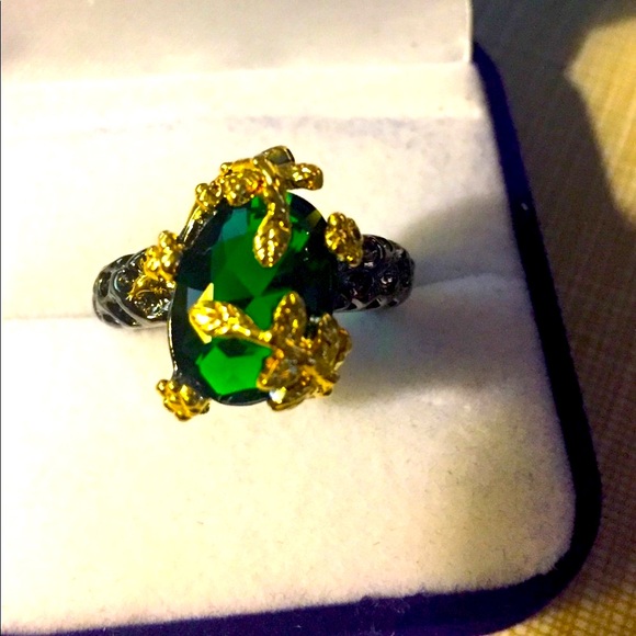 Just beautiful artwork green Quartz Rhodium over silver ring - Picture 3 of 8